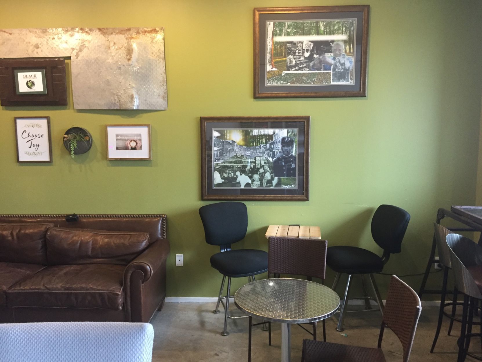 Now open: Black Wall Street Liquid Lounge